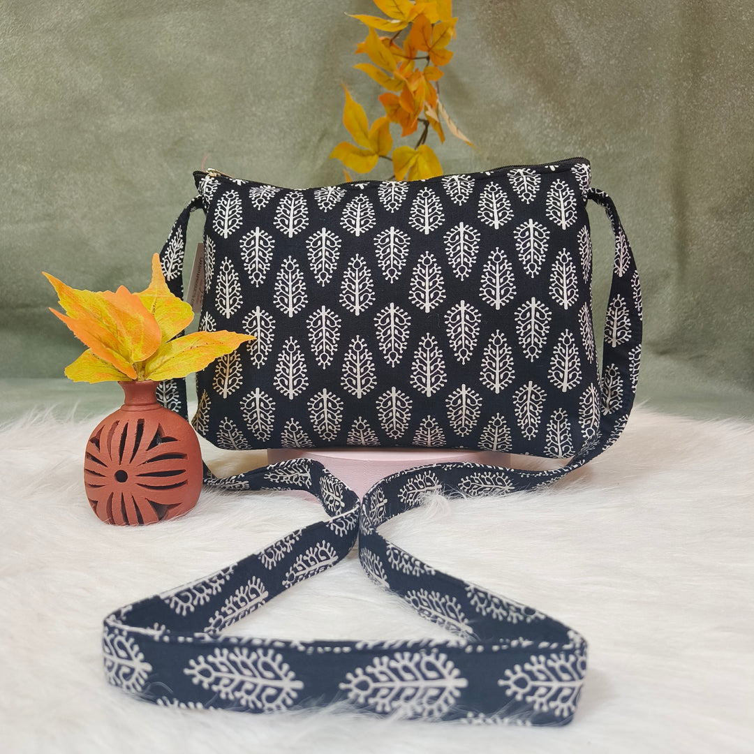 Bristlefront Everyday sling black with white flower print