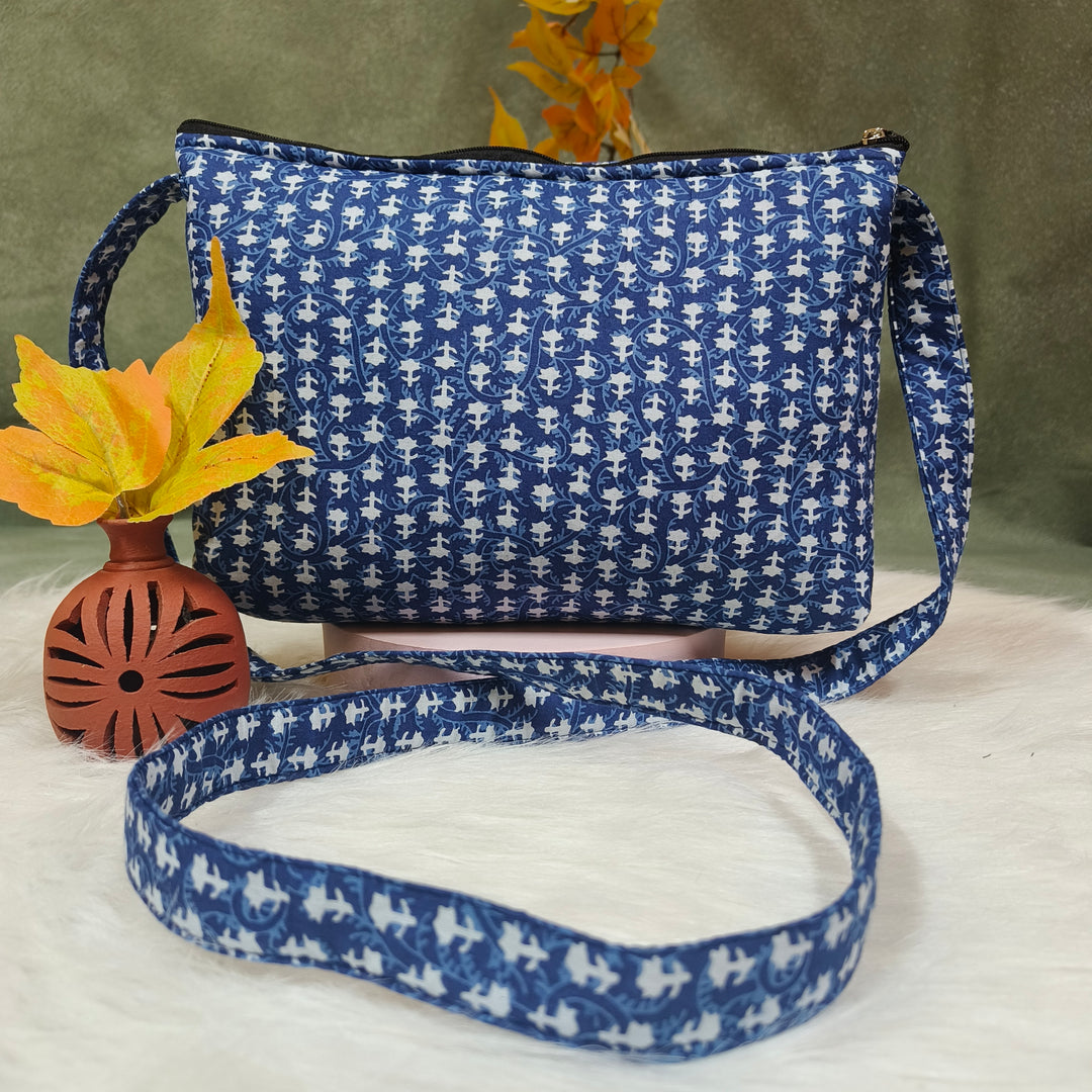 Bristlefront Everyday sling blue with small flower print