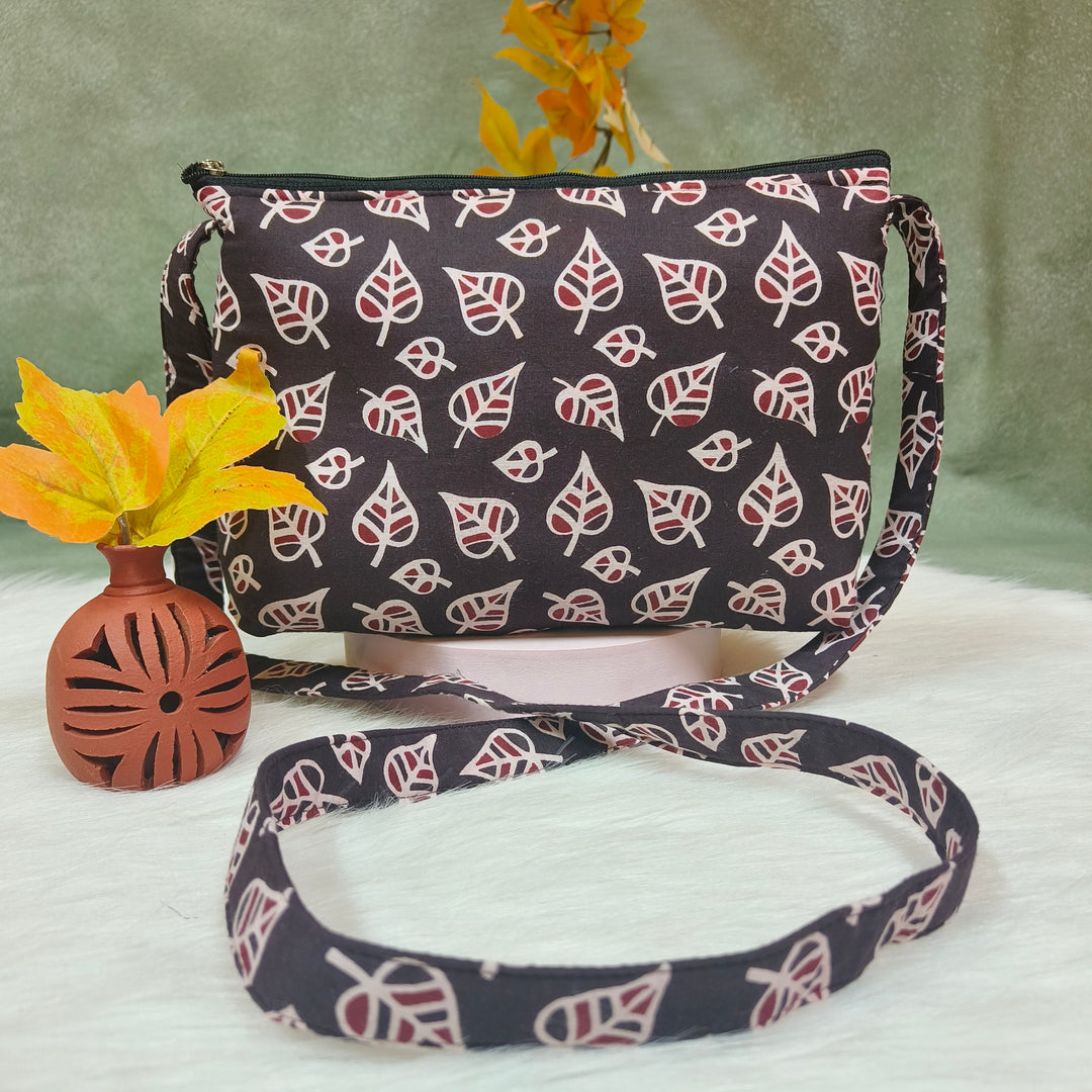 Bristlefront Everyday sling black with leaf print