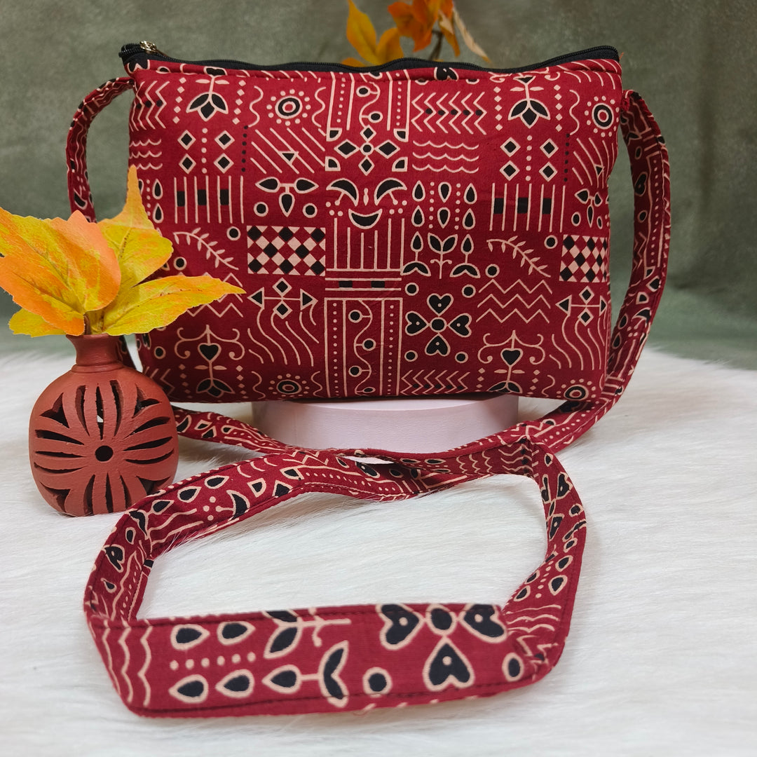 Bristlefront Everyday sling maroon with black strip print