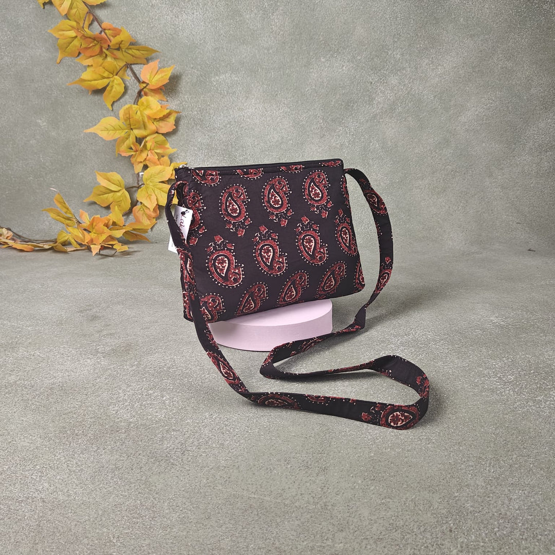 Bristlefront Everyday sling Black With Red Retro Prints