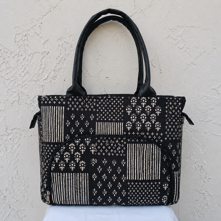 Versatile partition tote black with white lines print