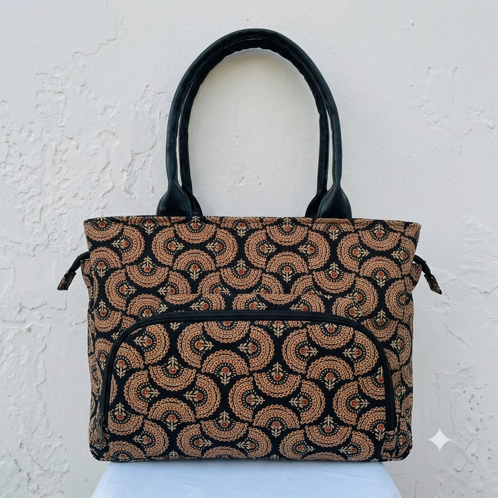 Versatile partition tote black with half circle design