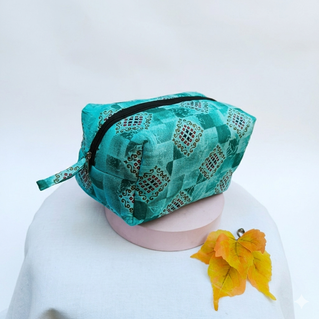 Vanity Pouch vibrant teal / turquoise green