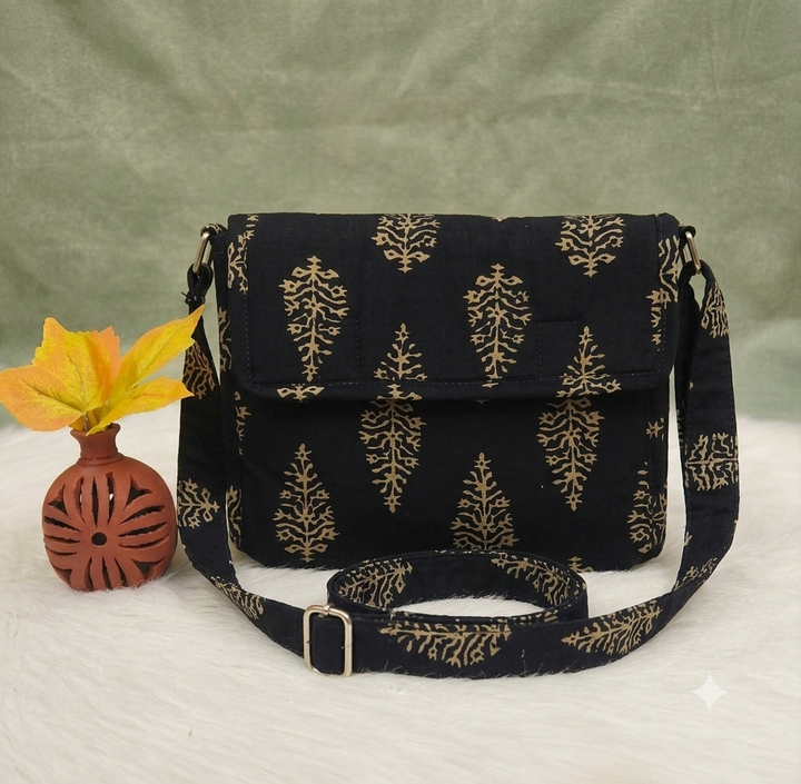 Multizipper Sling 4 Zips - black and beige floral block-print