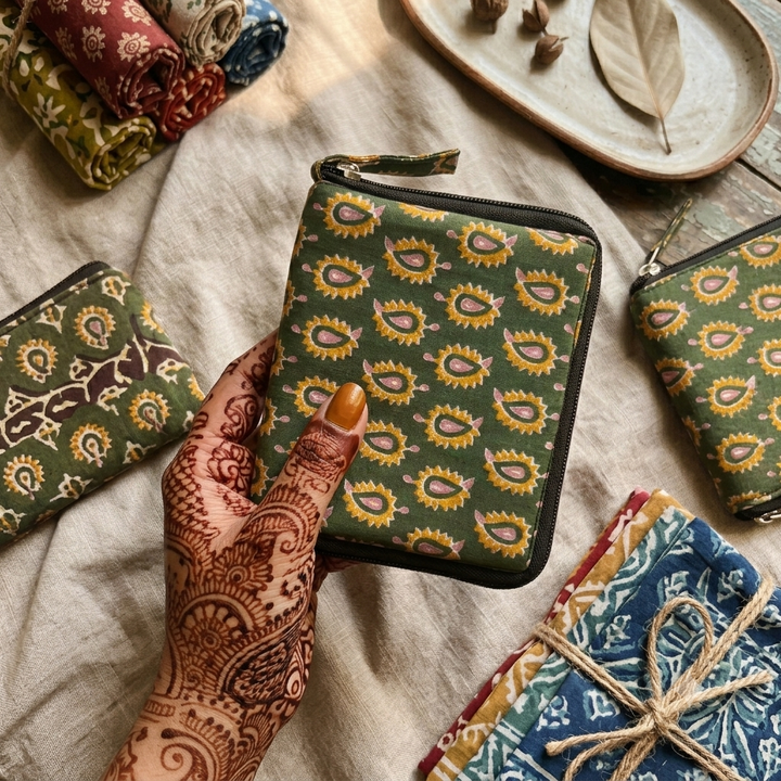 Mini wallet with card holder Green with mango print