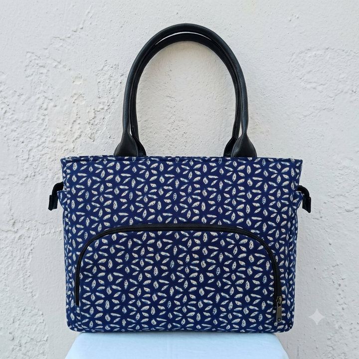 Versatile partition tote blue with white small leaf