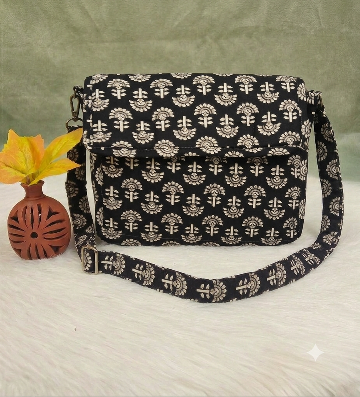 Multizipper Sling 4 Zips - black and beige floral block-print