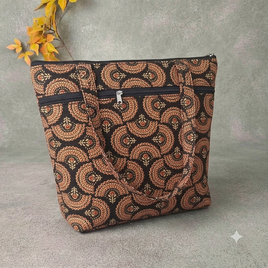 Medium Size Handbag black with half circle print