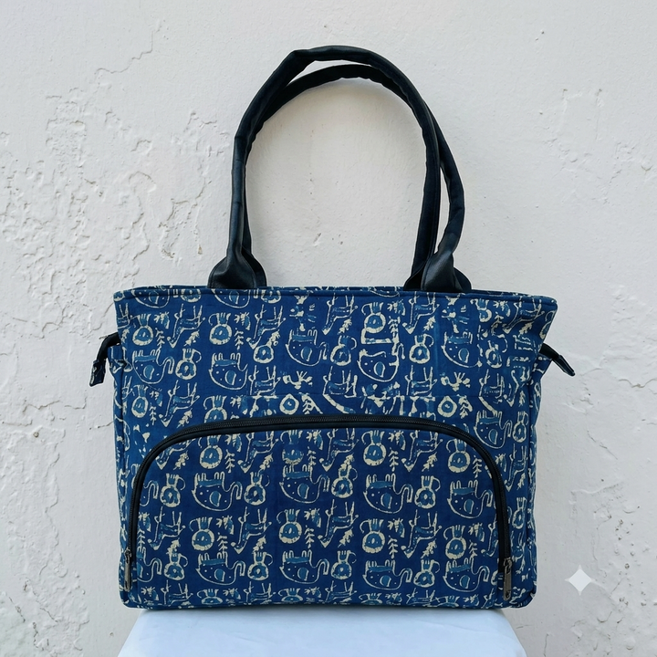 Versatile partition tote blue with animal design