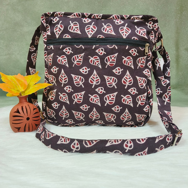 Xtra Sling bag brown with leaf print
