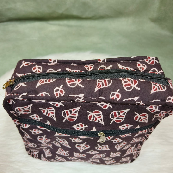 Xtra Sling bag brown with leaf print