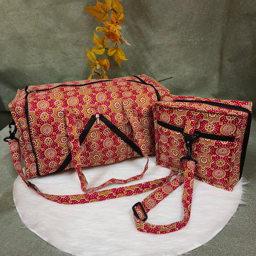 Expandable Travel Bag red with dot print