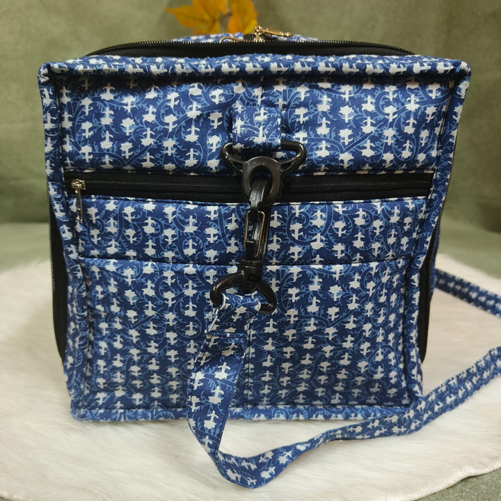 Expandable Travel Bag blue with small leaf print