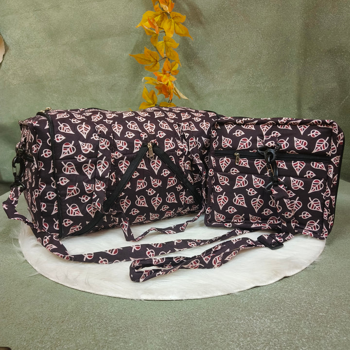 Expandable Travel Bag black with leaf print