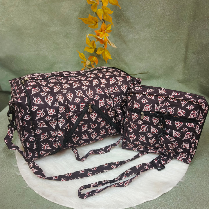 Expandable Travel Bag black with leaf print