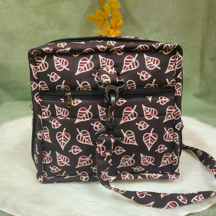 Expandable Travel Bag black with leaf print