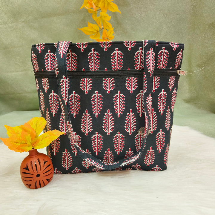 9Am to 5Pm toteblack with leaf print