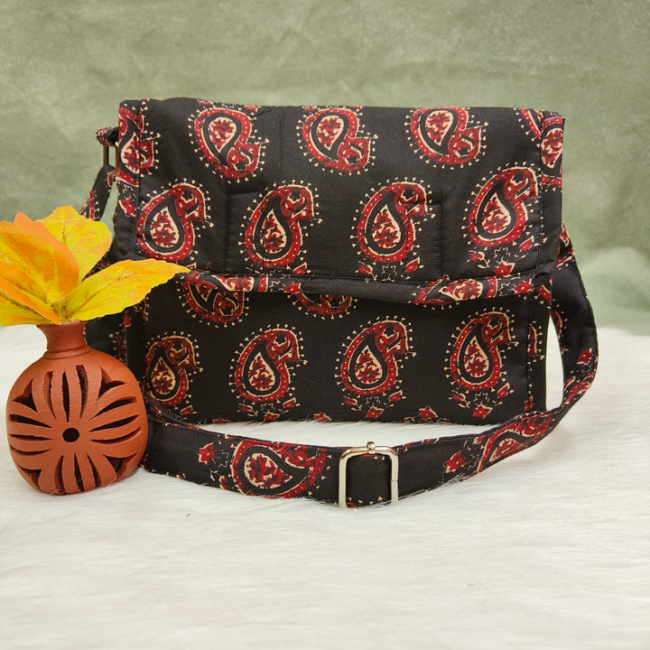 Multizipper Sling 4 Zips black with red mango print