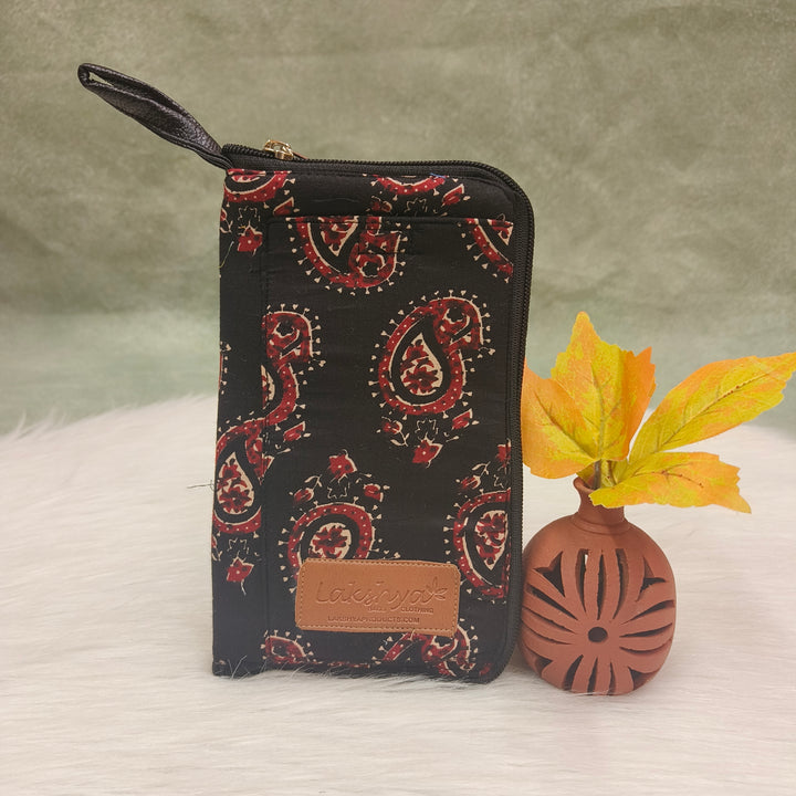Utility Wallets black with mango print