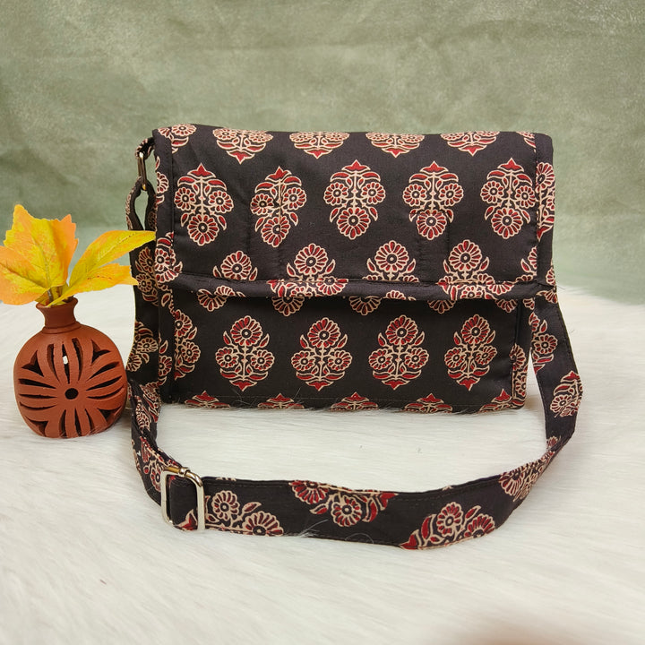 Multizipper Sling 4 Zips black with red flower print