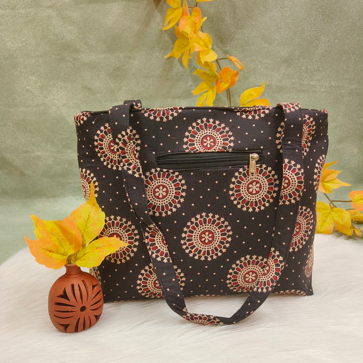 9Am to 5Pm tote black with circle print