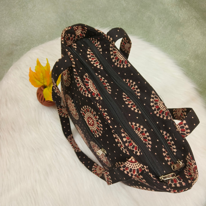 9Am to 5Pm tote black with circle print