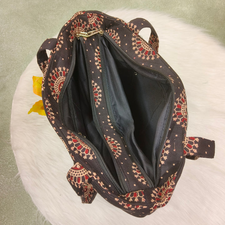 9Am to 5Pm tote black with circle print