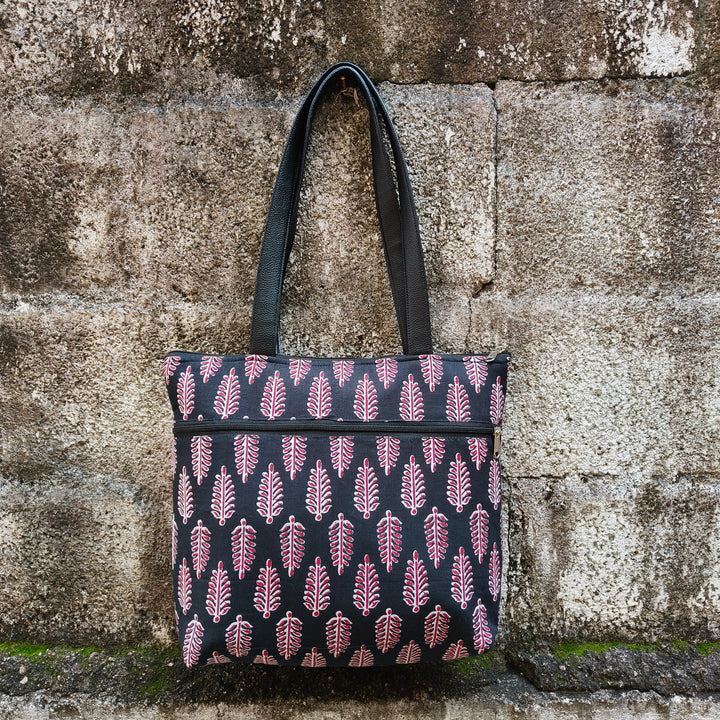Tote with Bottle Holder black with red leaf print