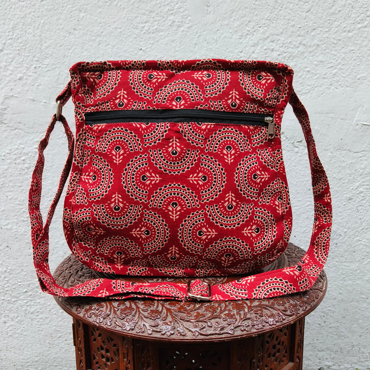 Xtra Sling bag red with circle print