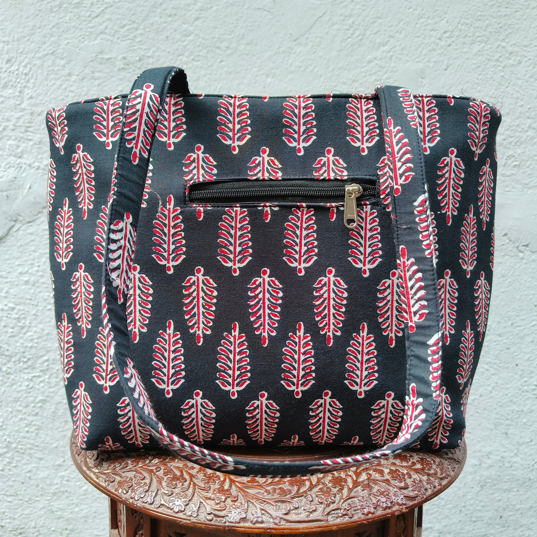 9Am to 5Pm toteblack with leaf print