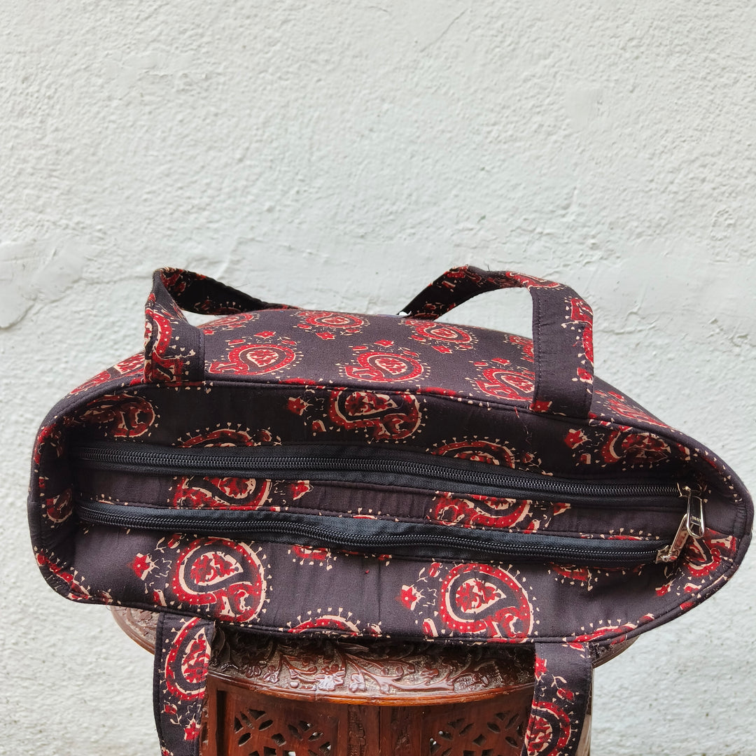 9Am to 5Pm tote Black with mango print