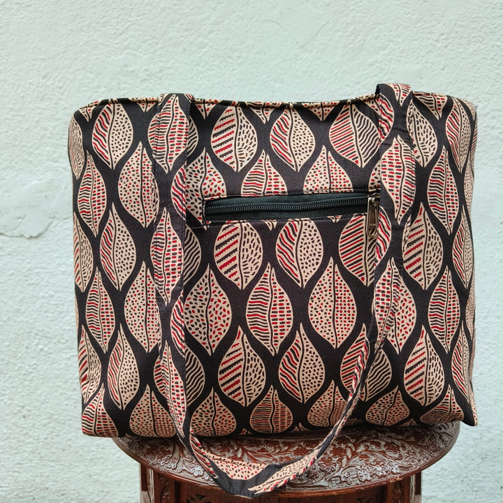 9Am to 5Pm tote Black with leaf print