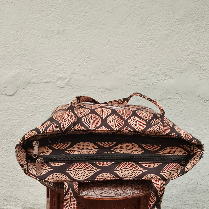 9Am to 5Pm tote Black with leaf print