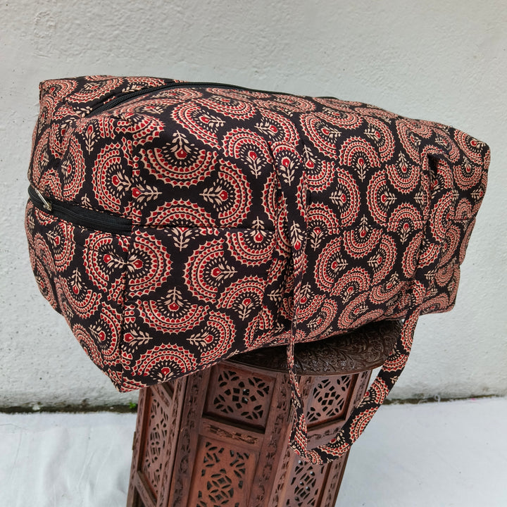 Rectangle Travel Bag black with circle print