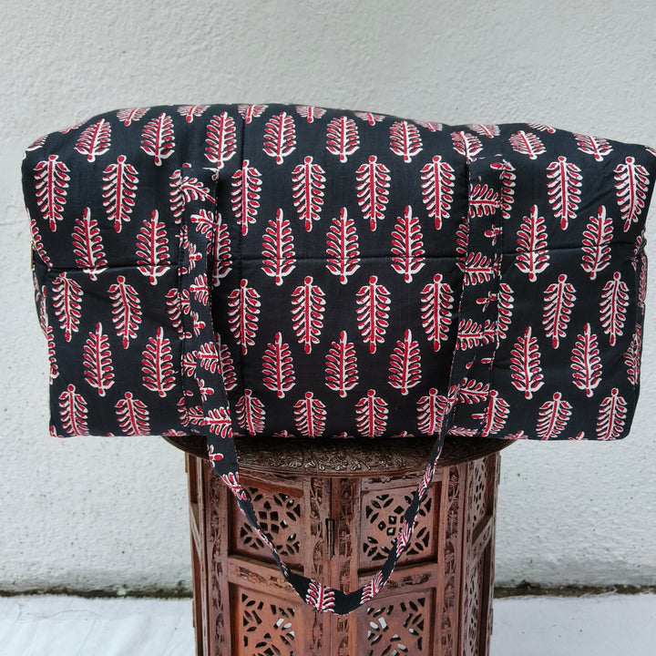 Rectangle Travel Bag black with red with leaf print