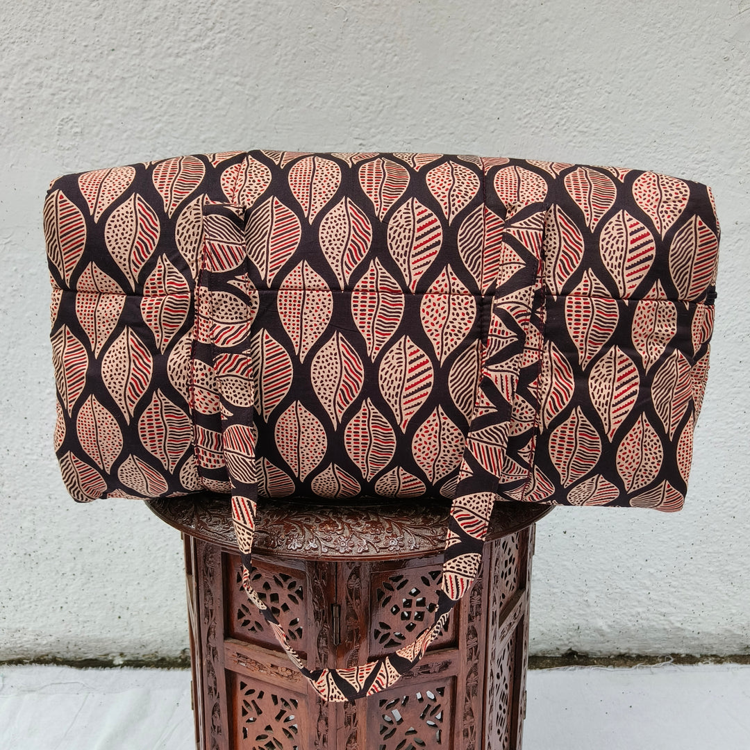 Rectangle Travel Bag black with leaf print