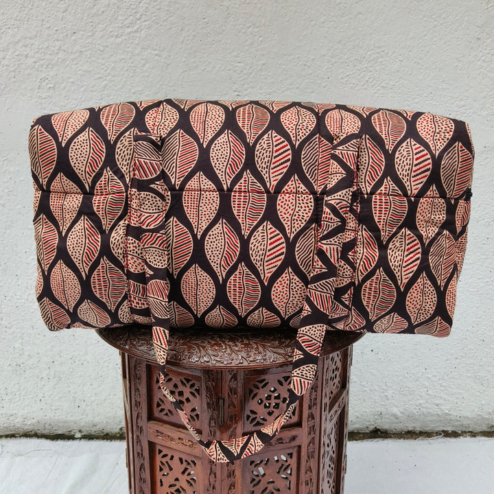 Rectangle Travel Bag black with leaf print