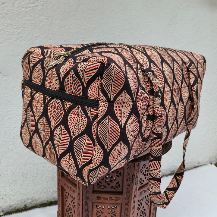 Rectangle Travel Bag black with leaf print