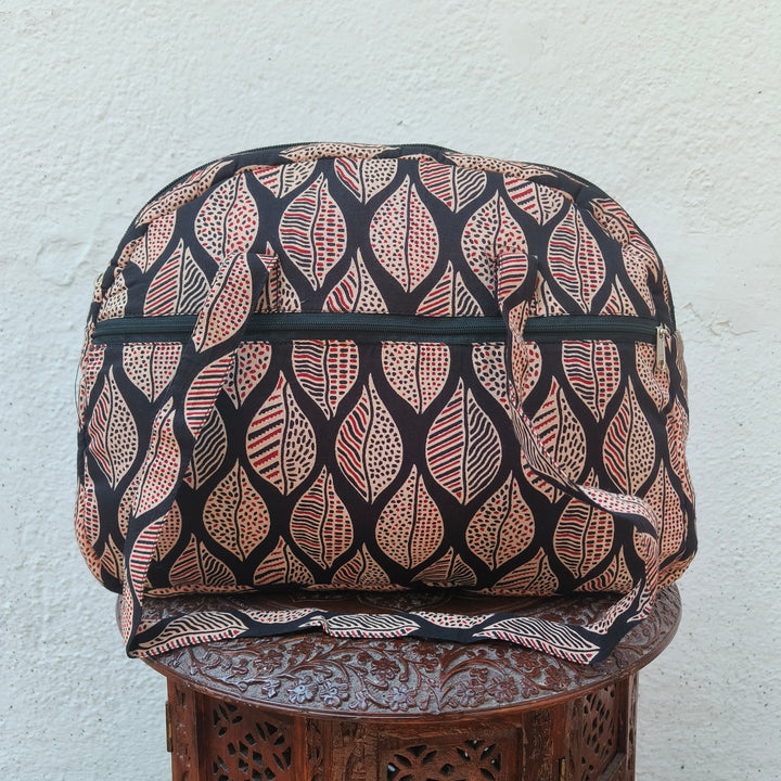 Everyday Tote black with big leaf print