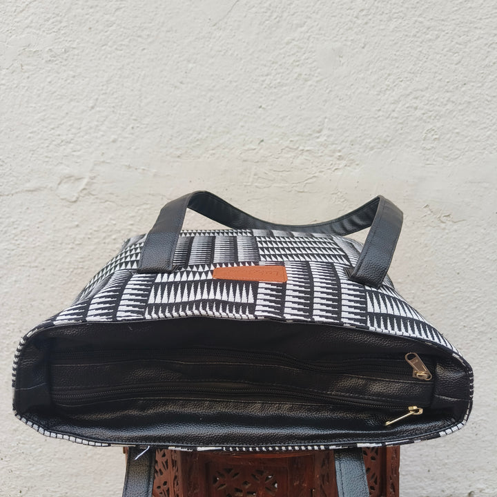 Twinzip Boho tote black with white strip print