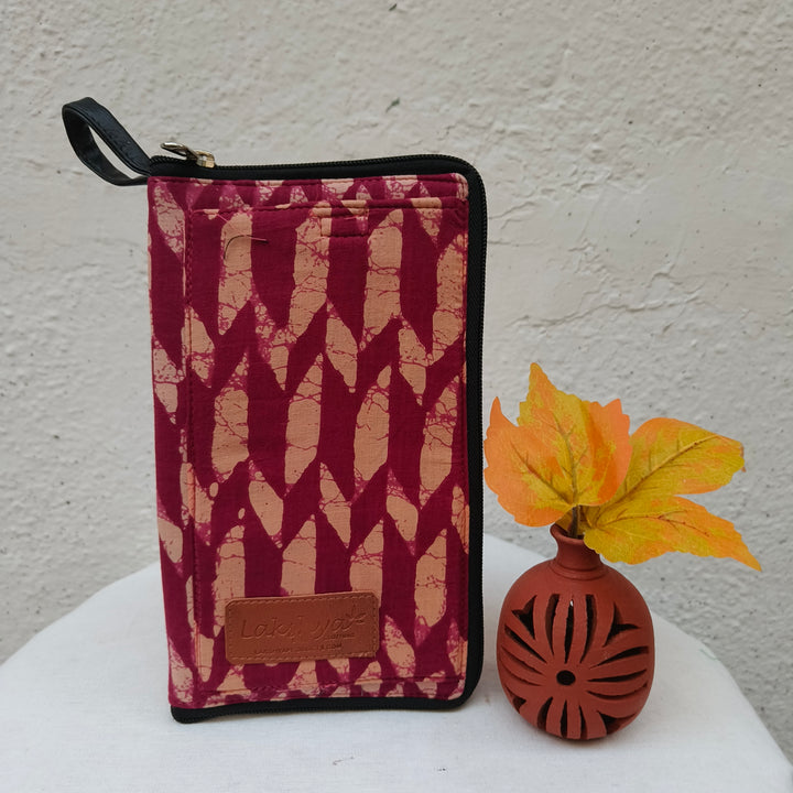 Utility Wallets maroon with strip print