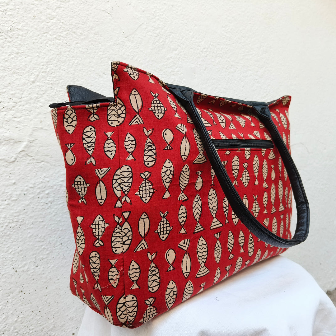 Versatile partition tote red with fish design