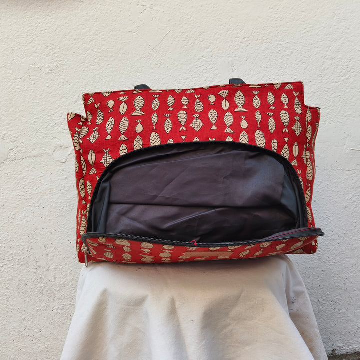 Versatile partition tote red with fish design