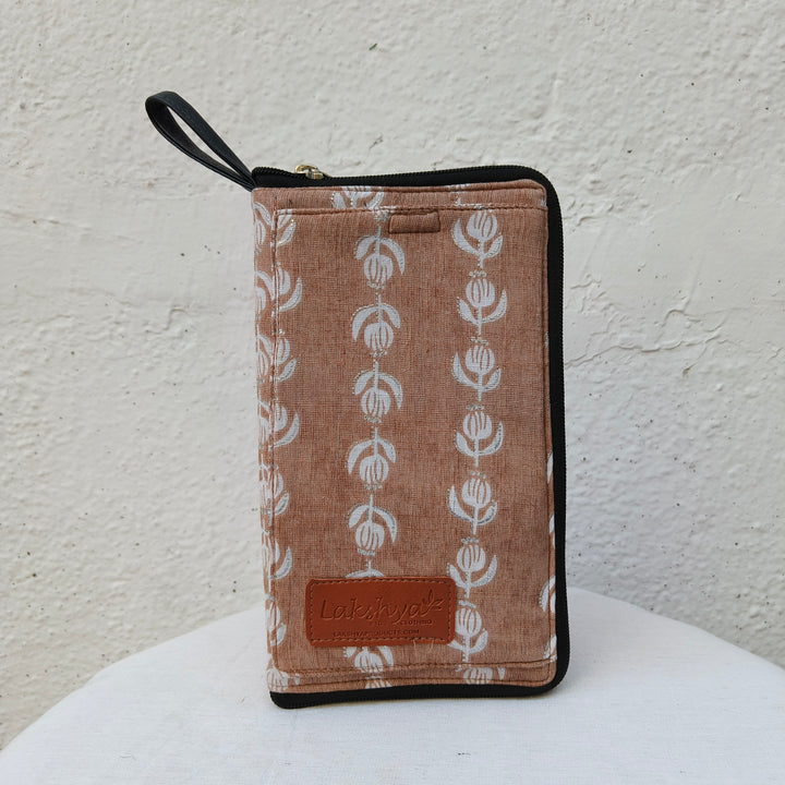 Utility Wallets ivory with louts print