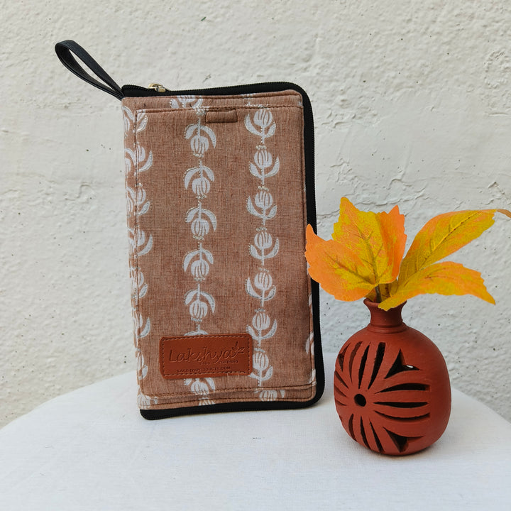 Utility Wallets ivory with louts print