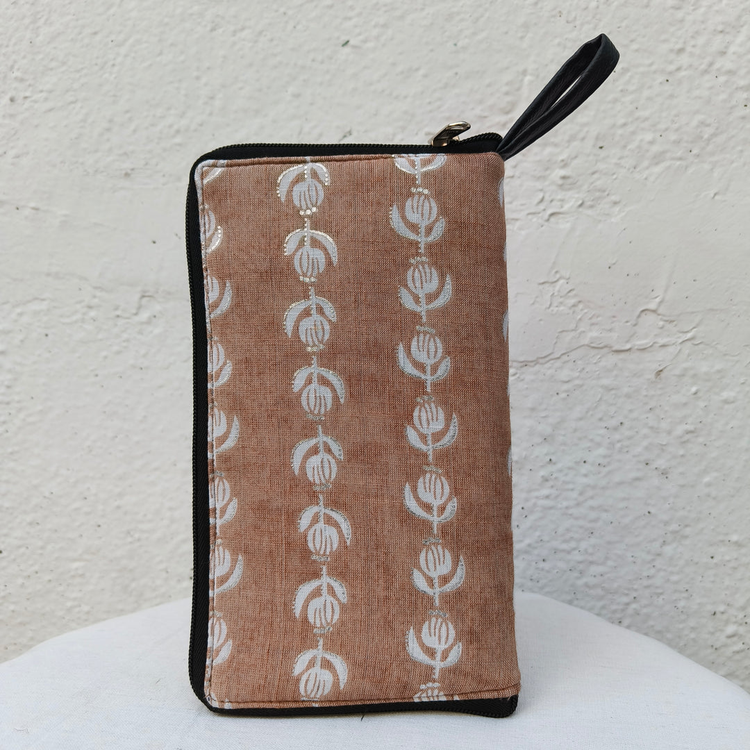 Utility Wallets ivory with louts print