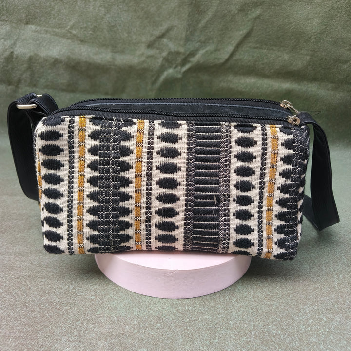 Easy Sling White with black gold lines