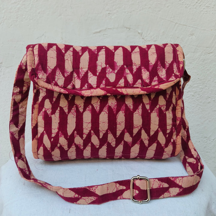 Multizipper Sling 4 Zips dark pink with strip print