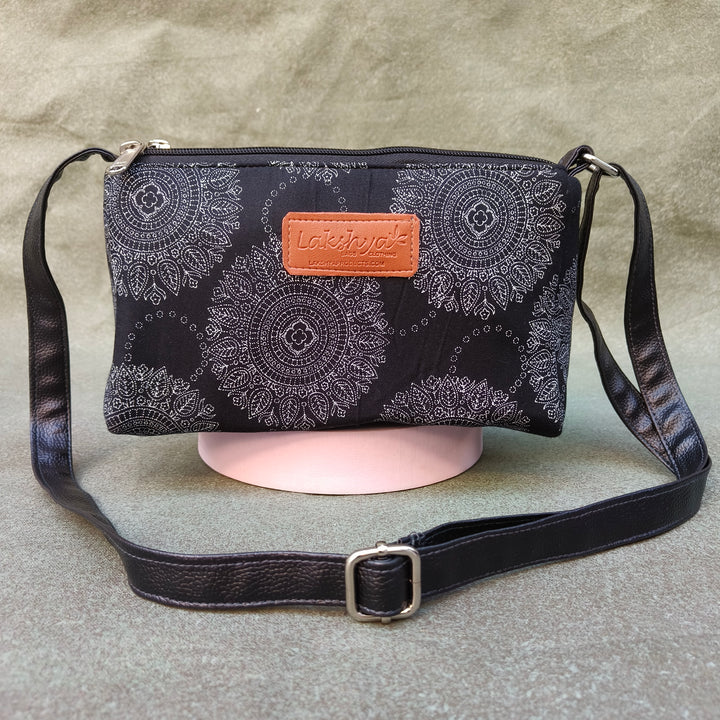 Easy Sling Black with white circle print